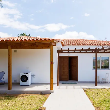 Дом отдыха Fully Refurbished Private 3br Heated Pool